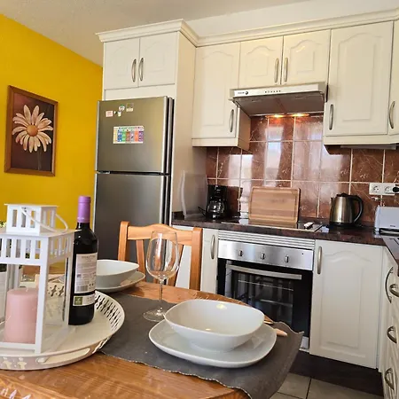Apartment Casa Palmera 4 Only 150 Meters To Beach, Heated Pool, Wifi, Sat-tv, Terrace, Central Location, Washing Machine Playa de las Americas (Tenerife)