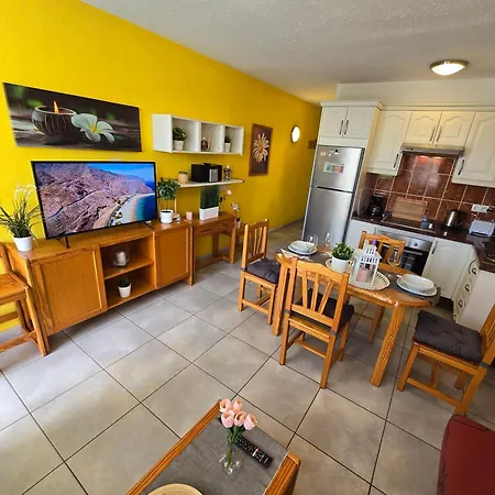 Casa Palmera 4 Only 150 Meters To Beach, Heated Pool, Wifi, Sat-tv, Terrace, Central Location, Washing Machine Apartment