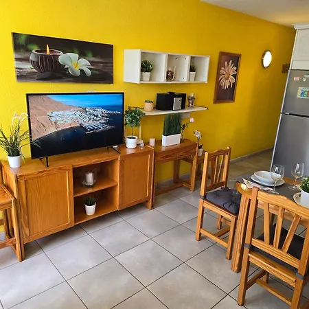 Casa Palmera 4 Only 150 Meters To Beach, Heated Pool, Wifi, Sat-tv, Terrace, Central Location, Washing Machine