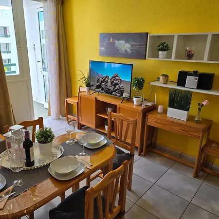 Apartment Casa Palmera 4 Only 150 Meters To Beach, Heated Pool, Wifi, Sat-tv, Terrace, Central Location, Washing Machine Playa de las Américas
